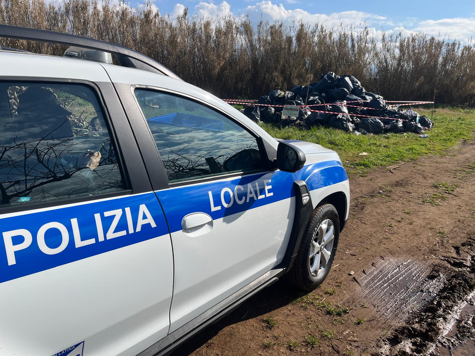 Cisterna, a Doganella di Ninfa discarica abusiva. Denunciato il proprietario, sequestrata l’area.